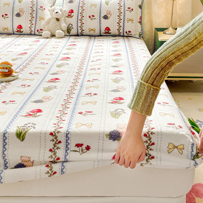 91家纺网 家纺一手货源 找家纺 安哆啦家纺 2024新款高克重牛奶绒印花单床笠 爱丽丝梦游仙境