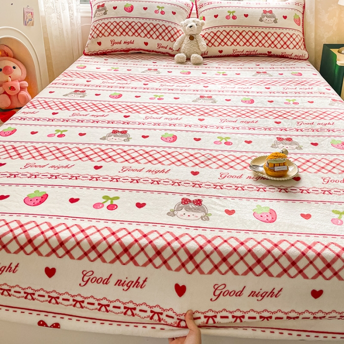 91家纺网 家纺一手货源 找家纺 安哆啦家纺 2024新款高克重牛奶绒印花单床笠 草莓女孩