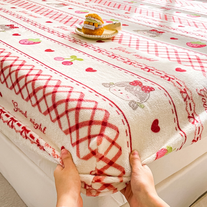 91家纺网 家纺一手货源 找家纺 安哆啦家纺 2024新款高克重牛奶绒印花单床笠 草莓女孩