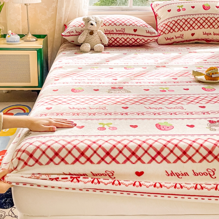 91家纺网 家纺一手货源 找家纺 安哆啦家纺 2024新款高克重牛奶绒印花单床笠 草莓女孩