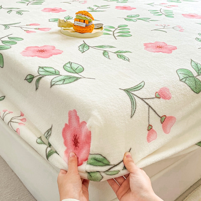 91家纺网 家纺一手货源 找家纺 安哆啦家纺 2024新款高克重牛奶绒印花单床笠 花丛间