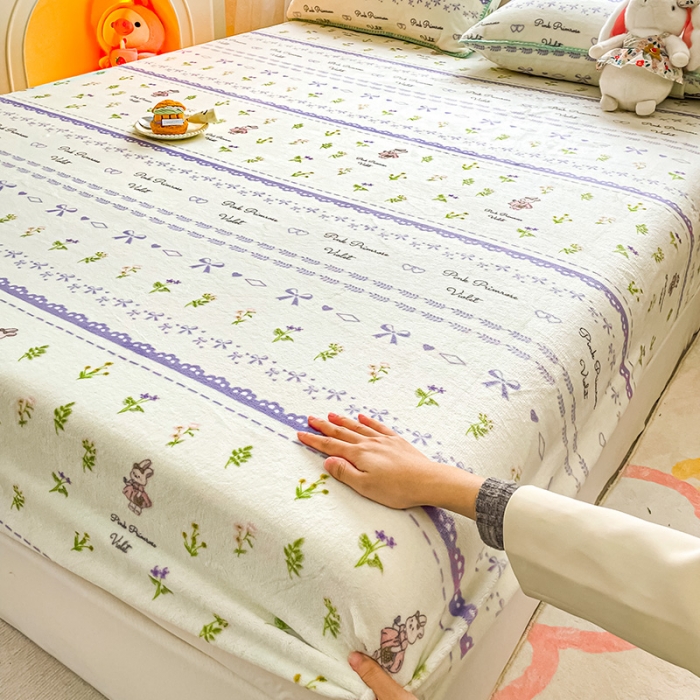 91家纺网 家纺一手货源 找家纺 安哆啦家纺 2024新款高克重牛奶绒印花单床笠 蕾丝兔