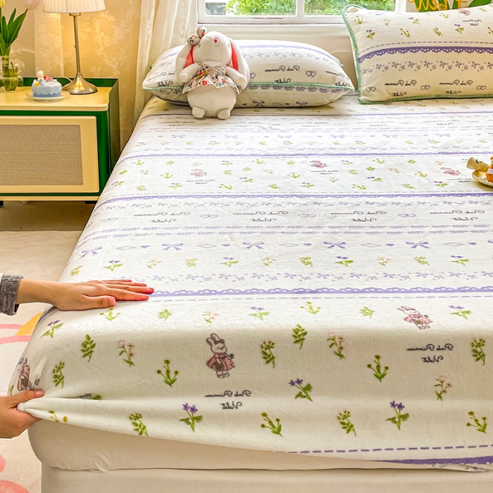 91家纺网 家纺一手货源 找家纺 安哆啦家纺 2024新款高克重牛奶绒印花单床笠 蕾丝兔