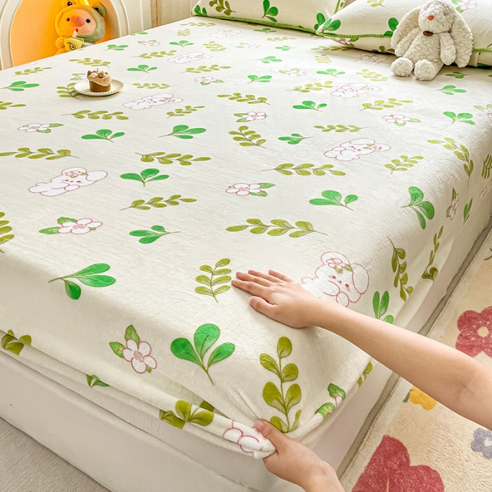 91家纺网 家纺一手货源 找家纺 安哆啦家纺 2024新款高克重牛奶绒印花单床笠 绿叶兔兔