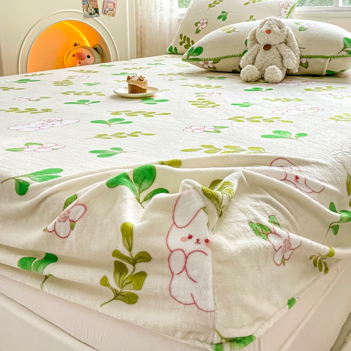 91家纺网 家纺一手货源 找家纺 安哆啦家纺 2024新款高克重牛奶绒印花单床笠 绿叶兔兔