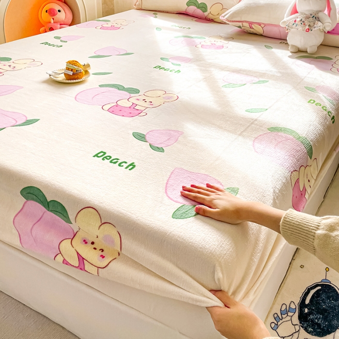 91家纺网 家纺一手货源 找家纺 安哆啦家纺 2024新款高克重牛奶绒印花单床笠 桃桃兔兔