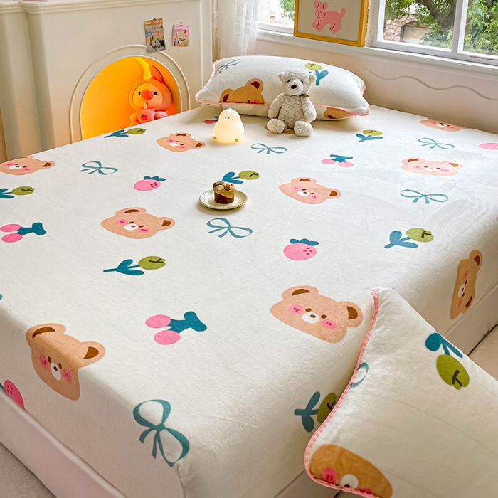 91家纺网 家纺一手货源 找家纺 安哆啦家纺 2024新款高克重牛奶绒印花单床笠 小熊宝