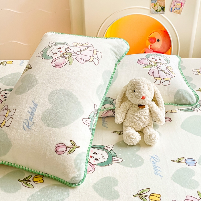 91家纺网 家纺一手货源 找家纺 安哆啦家纺 2024新款高克重牛奶绒印花单床笠 心花怒放