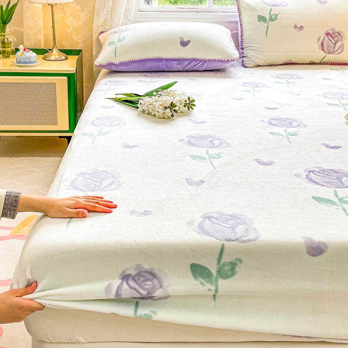 91家纺网 家纺一手货源 找家纺 安哆啦家纺 2024新款高克重牛奶绒印花单床笠 紫色郁金香