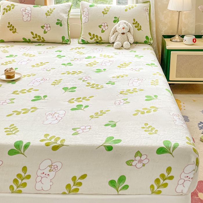 91家纺网 家纺一手货源 找家纺 安哆啦家纺 2024新款高克重牛奶绒印花单床笠 绿叶兔兔