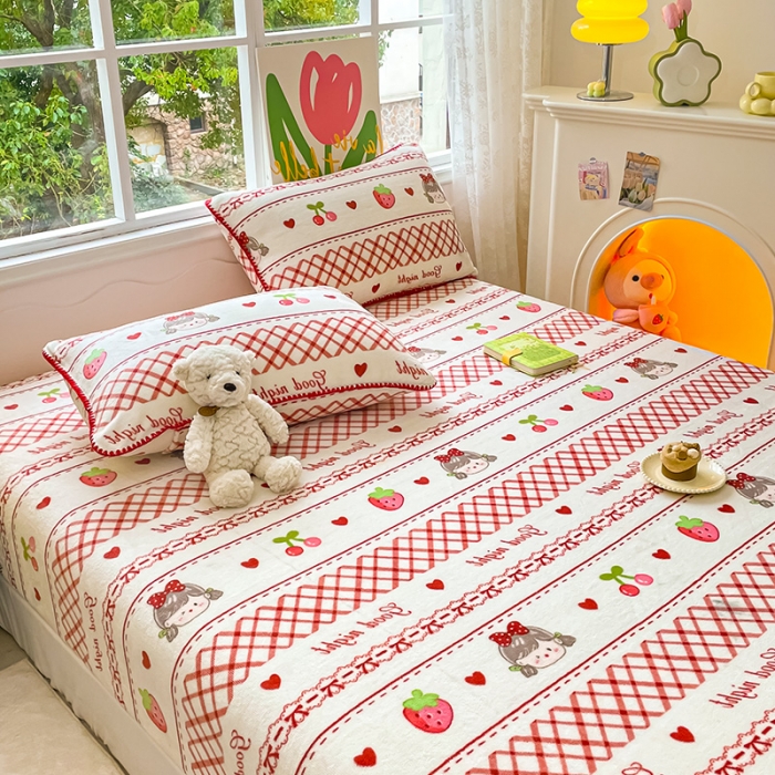 91家纺网 家纺一手货源 找家纺 安哆啦家纺 2024新款高克重牛奶绒印花单床笠 草莓女孩