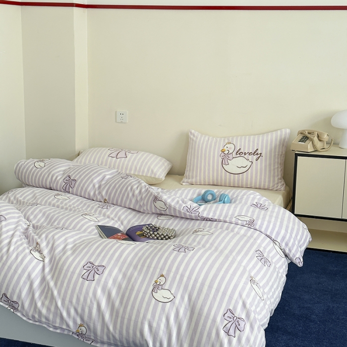 91家纺网 家纺一手货源 找家纺 昔可 2023新款大版印花枕套牛奶绒系列四件套-模特图 芭蕾天鹅