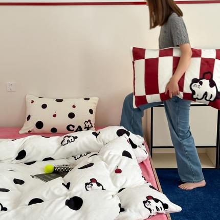 昔可 2023新款大版印花枕套牛奶绒系列四件套-模特图 波点猫
