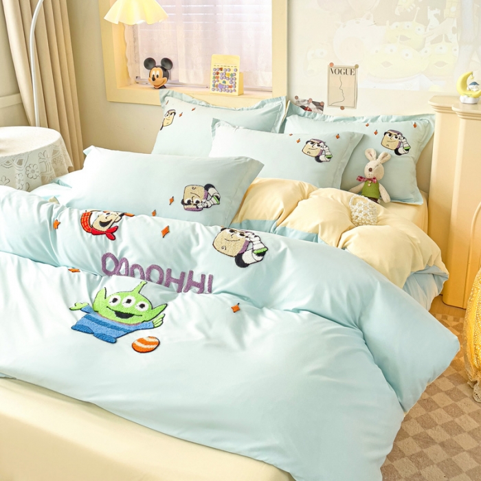 91家纺网 家纺一手货源 找家纺 娜娜 2023新款水洗磨毛毛巾绣四件套 胡迪和巴斯繁星蓝+黄