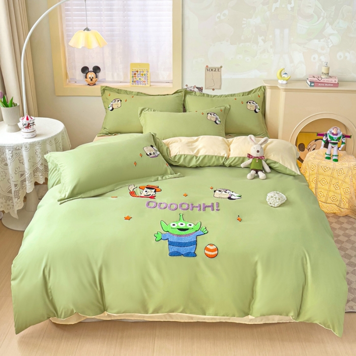 91家纺网 家纺一手货源 找家纺 娜娜 2023新款水洗磨毛毛巾绣四件套 胡迪和巴斯灰绿+白