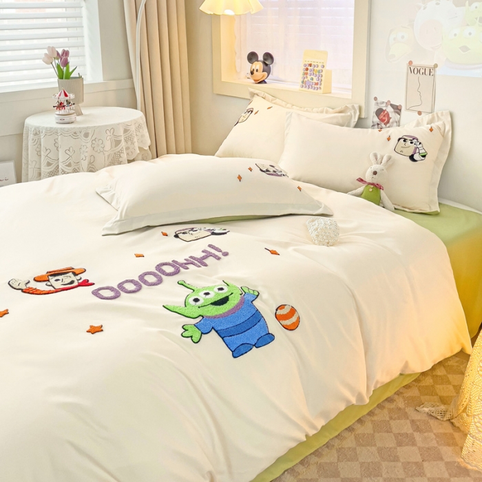 91家纺网 家纺一手货源 找家纺 娜娜 2023新款水洗磨毛毛巾绣四件套 胡迪和巴斯奶昔白+绿