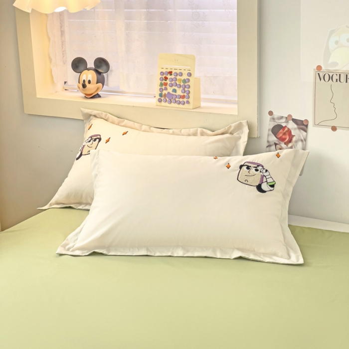 91家纺网 家纺一手货源 找家纺 娜娜 2023新款水洗磨毛毛巾绣四件套 胡迪和巴斯奶昔白+绿