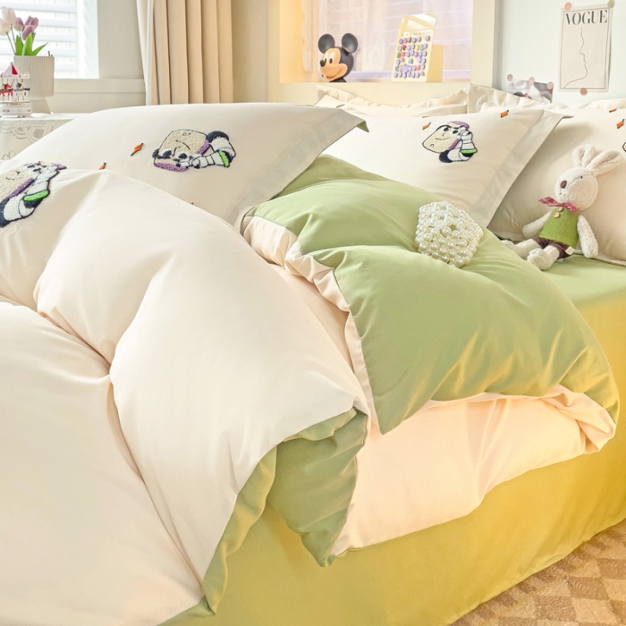 91家纺网 家纺一手货源 找家纺 娜娜 2023新款水洗磨毛毛巾绣四件套 胡迪和巴斯奶昔白+绿