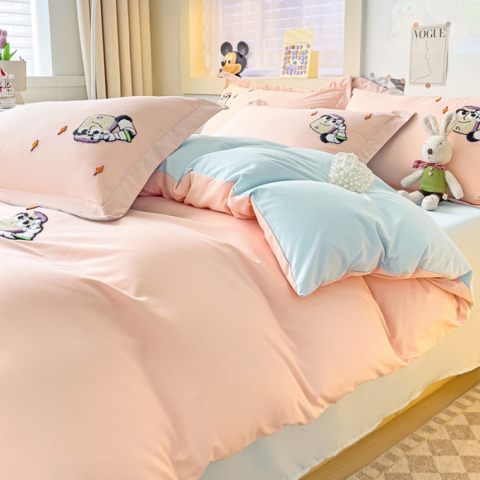 91家纺网 家纺一手货源 找家纺 娜娜 2023新款水洗磨毛毛巾绣四件套 胡迪和巴斯藕粉+蓝