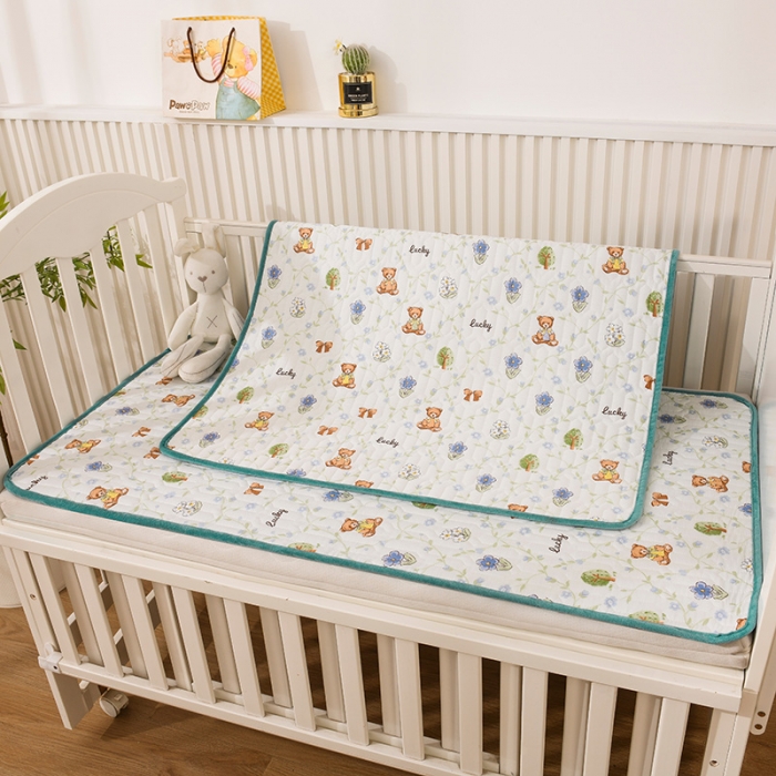 91家纺网 家纺一手货源 找家纺 恋绒 2023新款全棉护理垫防水隔尿垫姨妈垫床盖 丛林小熊