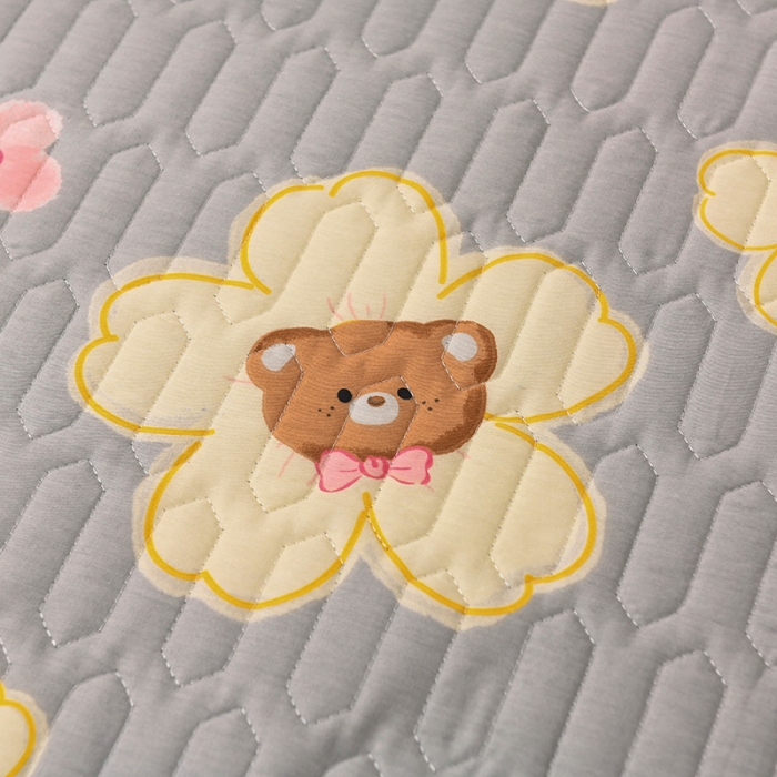 91家纺网 家纺一手货源 找家纺 恋绒 2023新款全棉护理垫防水隔尿垫姨妈垫床盖 花梦熊