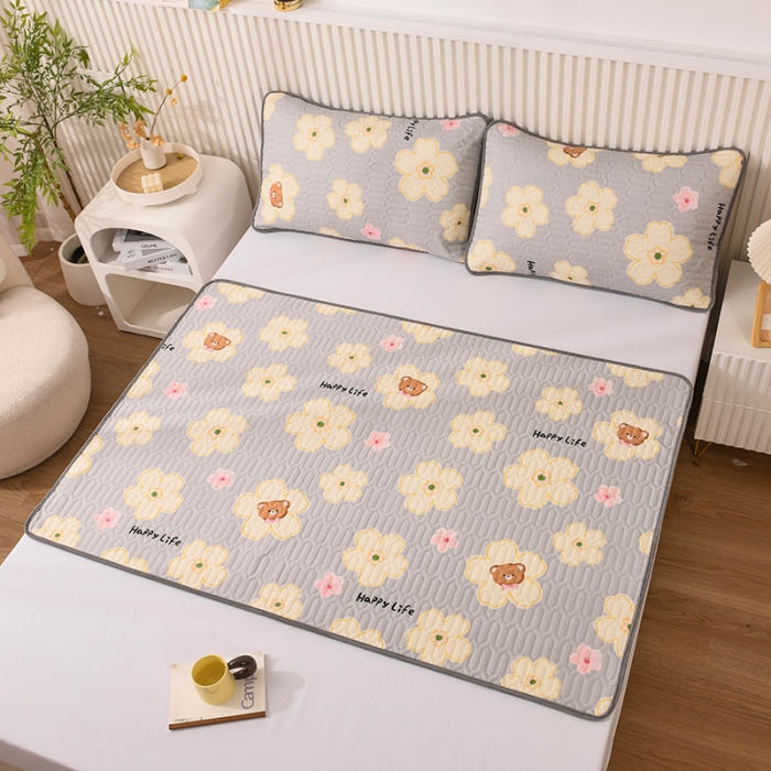 91家纺网 家纺一手货源 找家纺 恋绒 2023新款全棉护理垫防水隔尿垫姨妈垫床盖 花梦熊