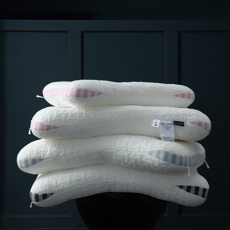 91家纺网 家纺一手货源 找家纺 2023新款 SPA按摩护颈枕头 轻奢按摩学生低平水洗枕芯