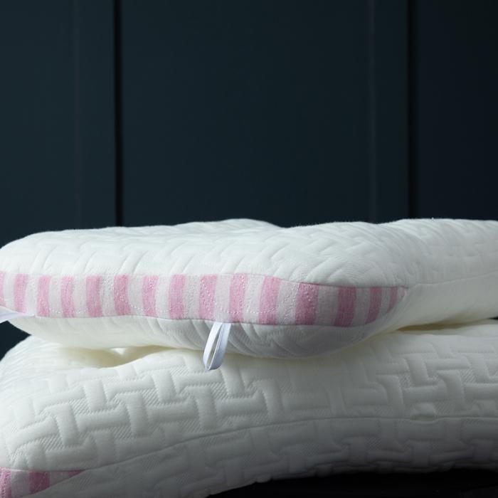 91家纺网 家纺一手货源 找家纺 2023新款 SPA按摩护颈枕头 轻奢按摩学生低平水洗枕芯