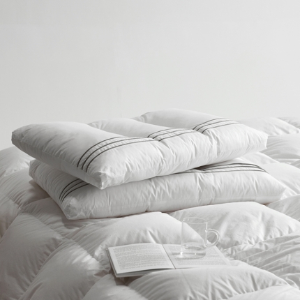 91家纺网 家纺一手货源 找家纺 2023新款 星级酒店护颈枕头 花草香薰助眠低平枕芯