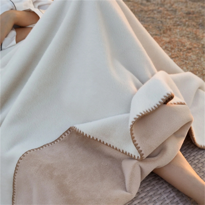 91家纺网 家纺一手货源 找家纺 嘉恋家纺 2023新款正面水貂绒反面玉兔绒高级奢毯 白色+浅驼