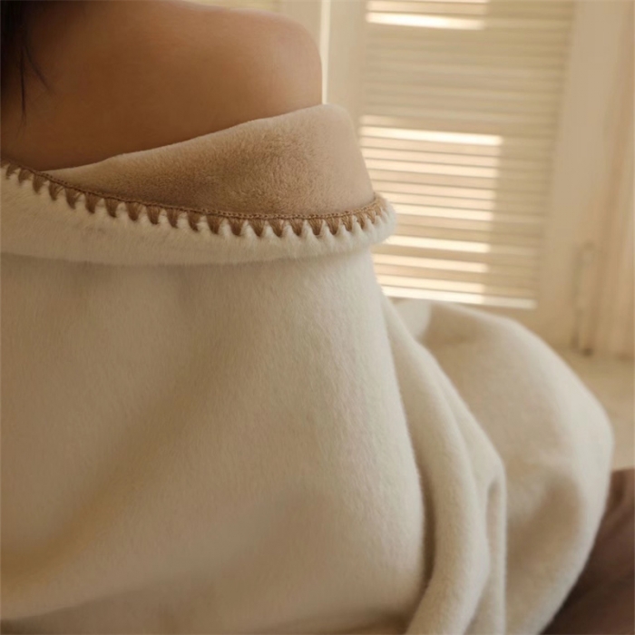 91家纺网 家纺一手货源 找家纺 嘉恋家纺 2023新款正面水貂绒反面玉兔绒高级奢毯 白色+浅驼