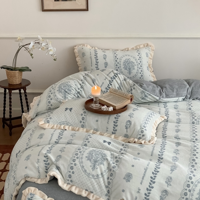 91家纺网 家纺一手货源 找家纺 潘朵拉 2023新款美拉德风牛奶绒花边款四件套 晨晓