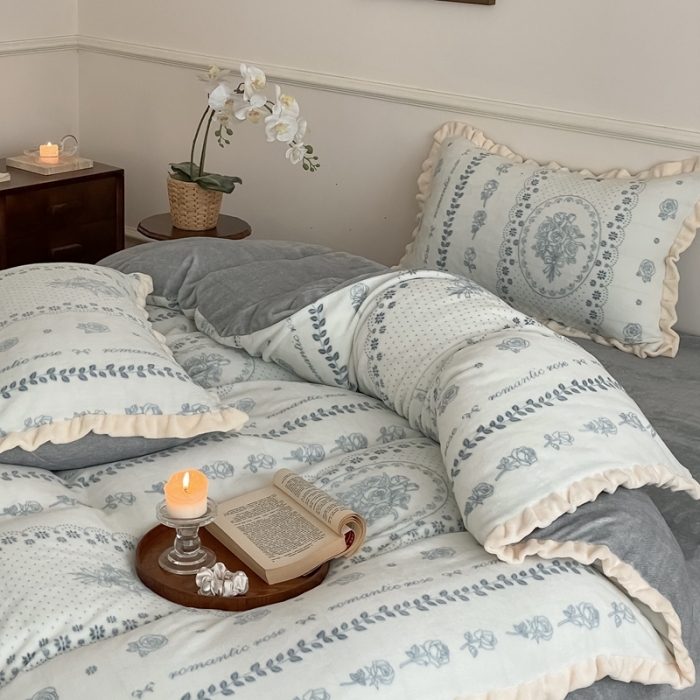 91家纺网 家纺一手货源 找家纺 潘朵拉 2023新款美拉德风牛奶绒花边款四件套 晨晓