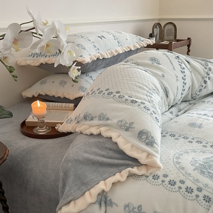 91家纺网 家纺一手货源 找家纺 潘朵拉 2023新款美拉德风牛奶绒花边款四件套 晨晓