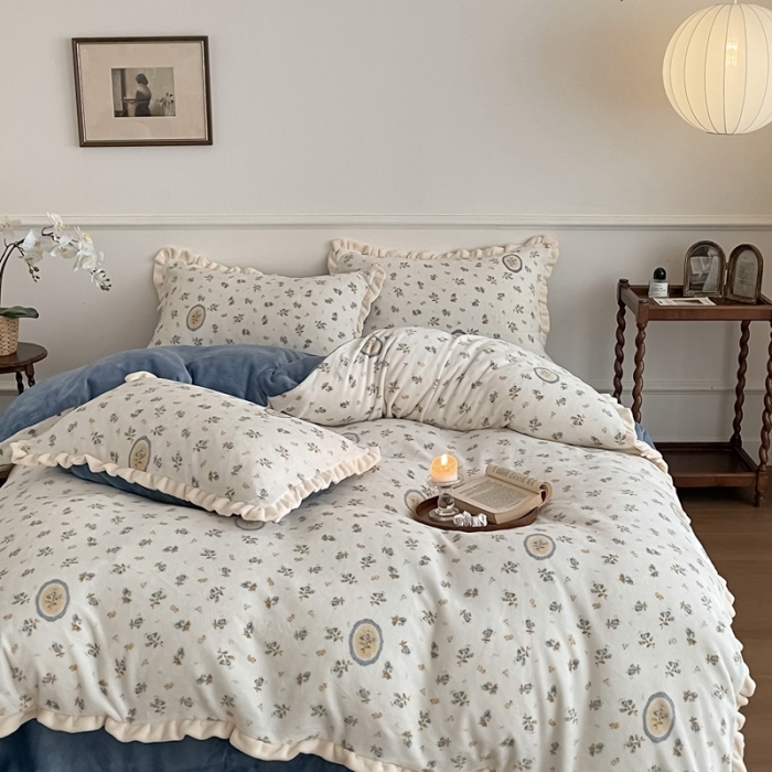 91家纺网 家纺一手货源 找家纺 潘朵拉 2023新款美拉德风牛奶绒花边款四件套 扶摇