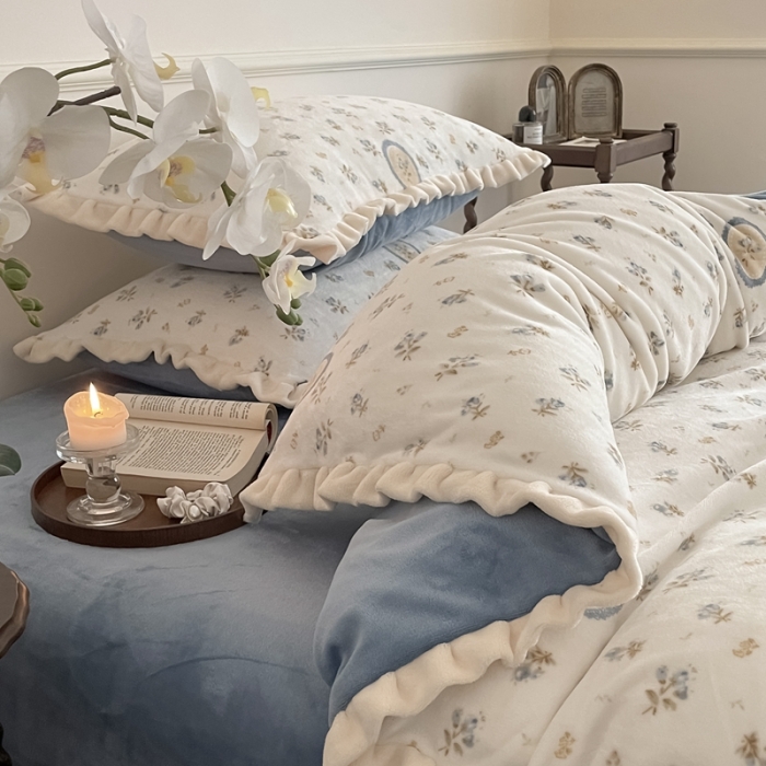 91家纺网 家纺一手货源 找家纺 潘朵拉 2023新款美拉德风牛奶绒花边款四件套 扶摇