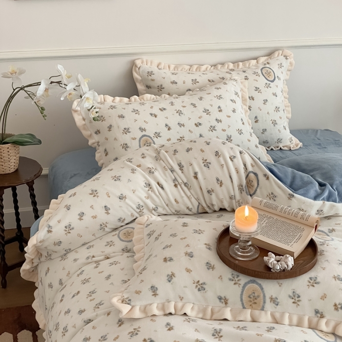 91家纺网 家纺一手货源 找家纺 潘朵拉 2023新款美拉德风牛奶绒花边款四件套 扶摇