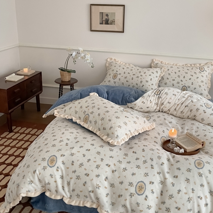 91家纺网 家纺一手货源 找家纺 潘朵拉 2023新款美拉德风牛奶绒花边款四件套 扶摇