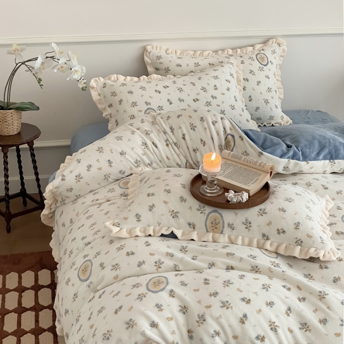 91家纺网 家纺一手货源 找家纺 潘朵拉 2023新款美拉德风牛奶绒花边款四件套 扶摇