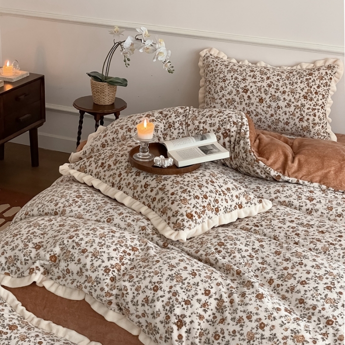 91家纺网 家纺一手货源 找家纺 潘朵拉 2023新款美拉德风牛奶绒花边款四件套 欢颜