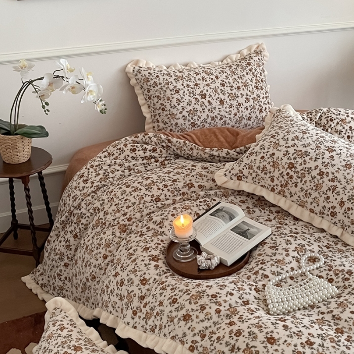 91家纺网 家纺一手货源 找家纺 潘朵拉 2023新款美拉德风牛奶绒花边款四件套 欢颜