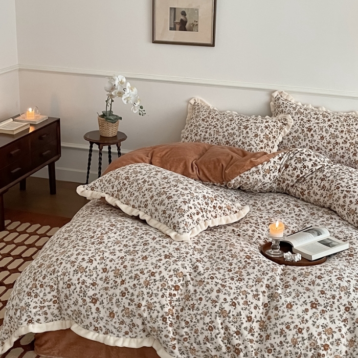 91家纺网 家纺一手货源 找家纺 潘朵拉 2023新款美拉德风牛奶绒花边款四件套 欢颜