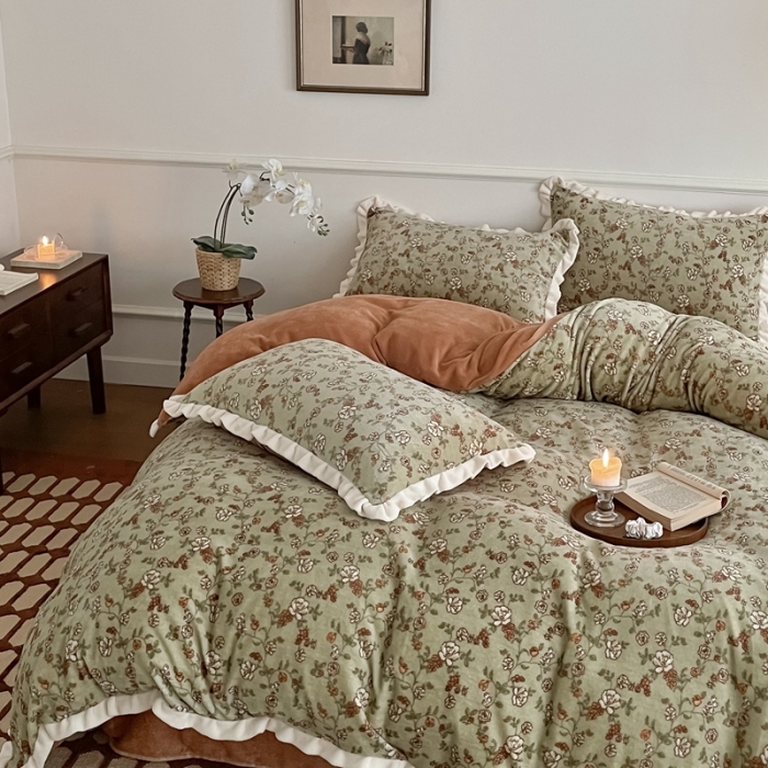 91家纺网 家纺一手货源 找家纺 潘朵拉 2023新款美拉德风牛奶绒花边款四件套 流年