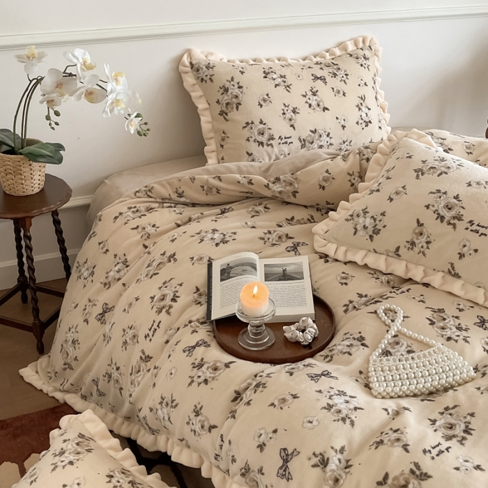 91家纺网 家纺一手货源 找家纺 潘朵拉 2023新款美拉德风牛奶绒花边款四件套 暮色