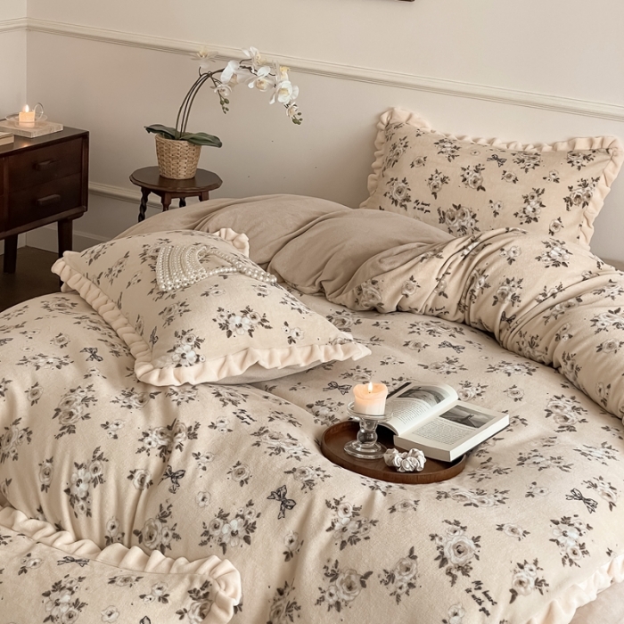 91家纺网 家纺一手货源 找家纺 潘朵拉 2023新款美拉德风牛奶绒花边款四件套 暮色