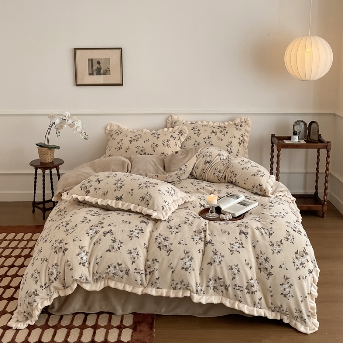 91家纺网 家纺一手货源 找家纺 潘朵拉 2023新款美拉德风牛奶绒花边款四件套 暮色