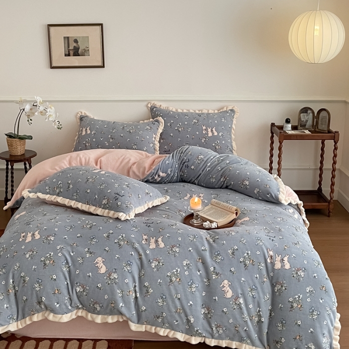 91家纺网 家纺一手货源 找家纺 潘朵拉 2023新款美拉德风牛奶绒花边款四件套 清歌