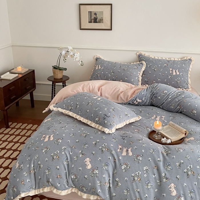 91家纺网 家纺一手货源 找家纺 潘朵拉 2023新款美拉德风牛奶绒花边款四件套 清歌