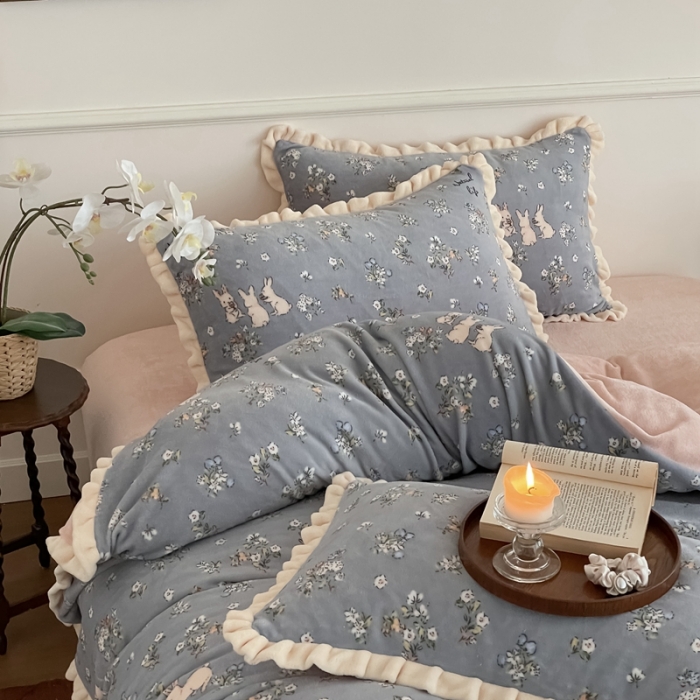 91家纺网 家纺一手货源 找家纺 潘朵拉 2023新款美拉德风牛奶绒花边款四件套 清歌