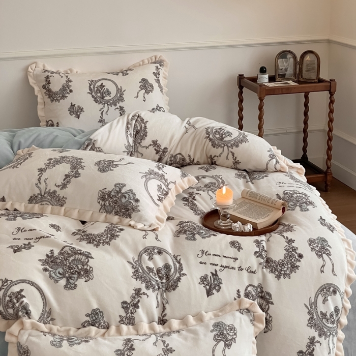 91家纺网 家纺一手货源 找家纺 潘朵拉 2023新款美拉德风牛奶绒花边款四件套 伊人